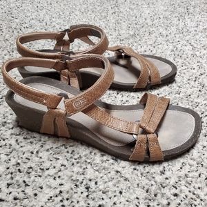 Teva 4253 wedge sandals like new - Sz 8